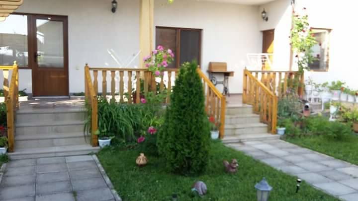 Guest House Nash Dom Kavarna Esterno foto