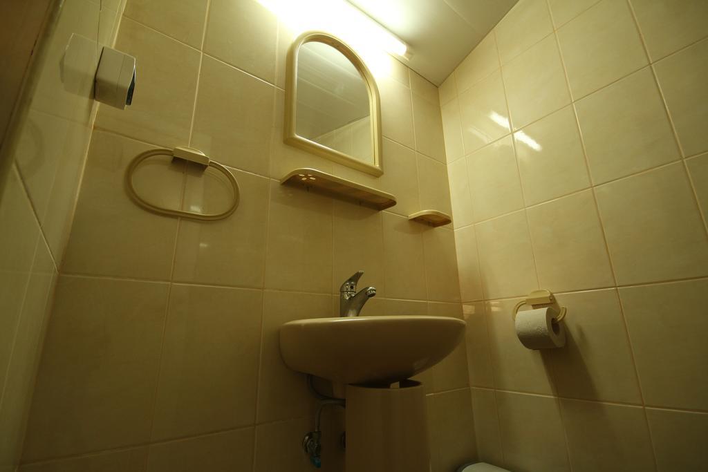 Guest House Nash Dom Kavarna Esterno foto