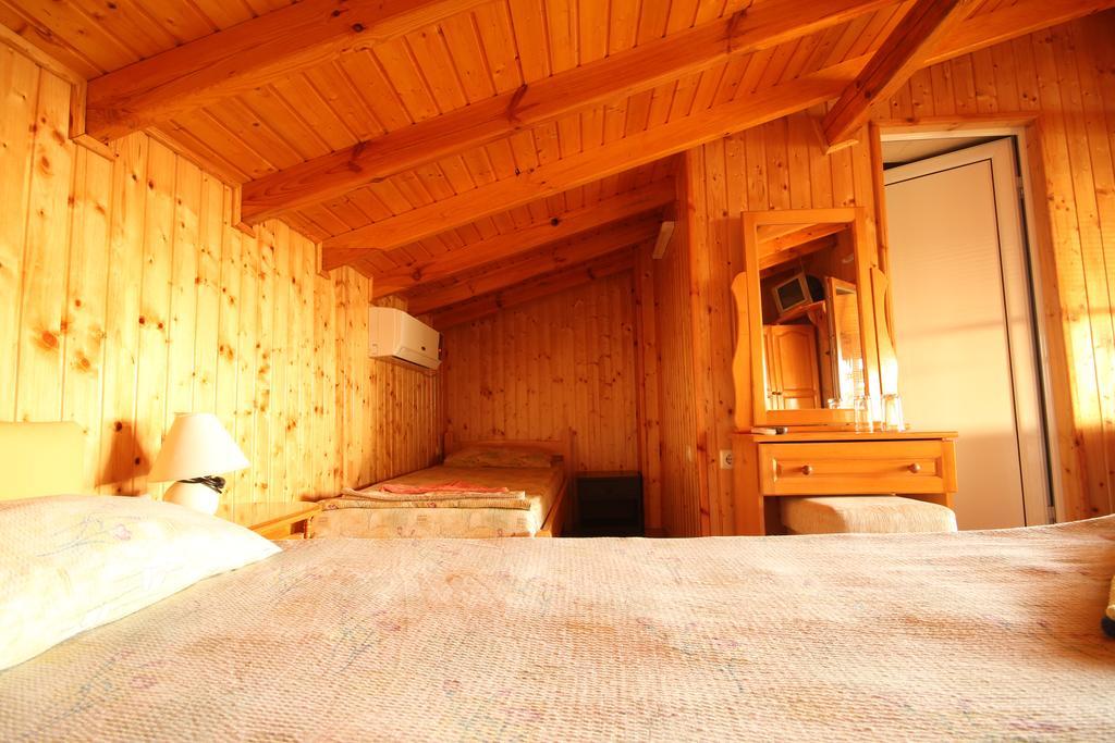 Guest House Nash Dom Kavarna Esterno foto
