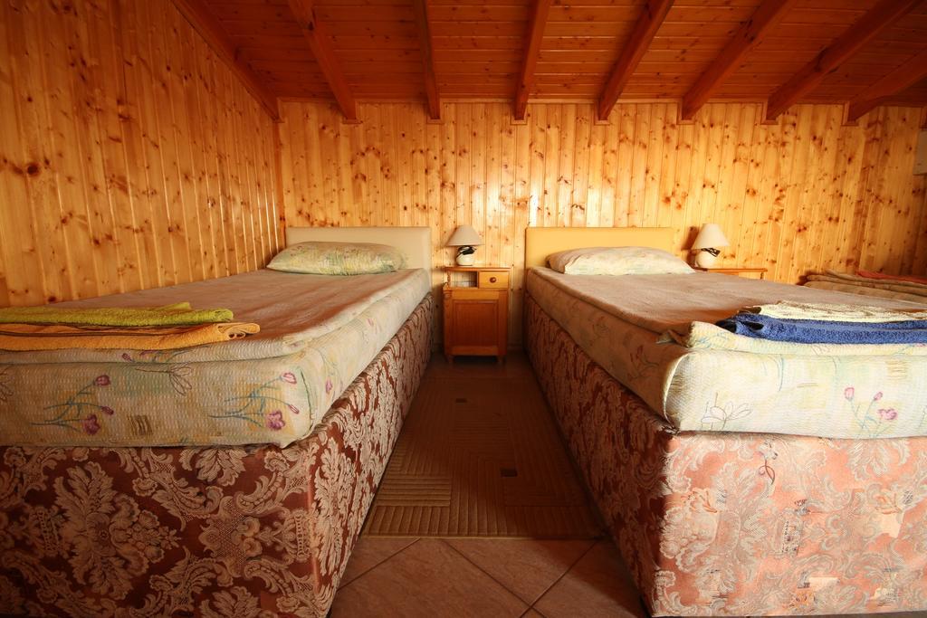 Guest House Nash Dom Kavarna Esterno foto